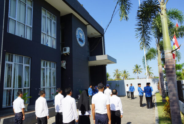 Upacara Bendera Memperingati Hari Pahlawan Tahun 2019 di BNNK Sumbawa Barat